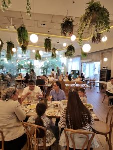 מסעדות חלביות בירושלים – ארוחה חלבית צבעונית במסעדה ירושלמית עם כשרות מהודרת, כולל פסטות, סלטים וקפה איכותי