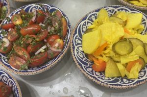 מגשי אירוח בשרי מעוצבים עם בשרים מובחרים וכשרות מהודרת מבית קפה תמרה