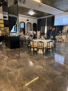 אולם לחינה בירושלים עם עיצוב מסורתי יוקרתי, כיסא כלה מפואר, תפריט בשרי וכשרות מהודרת – אולם תמרה הבשרי