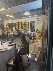 מסעדה לאירועים בירושלים עם עיצוב מוקפד, שולחנות ערוכים ותפריט חלבי כשר למהדרין – תמרה